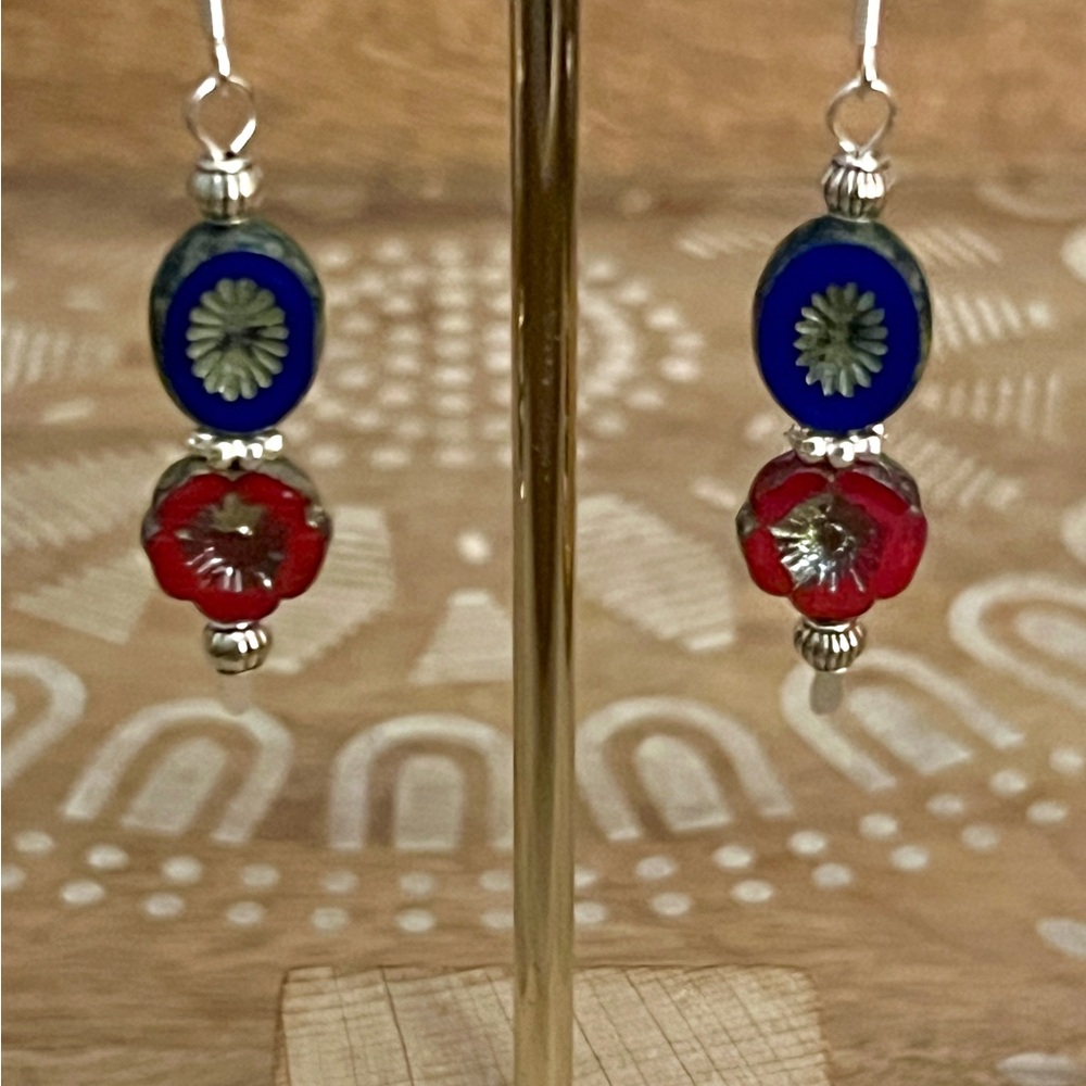 New Gorgeous Blue & Red Flower Czech Glass Earrings With 925 Silver French Hooks - Picture 2 of 9